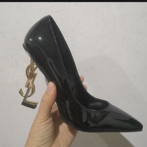 Black patent heels New in box